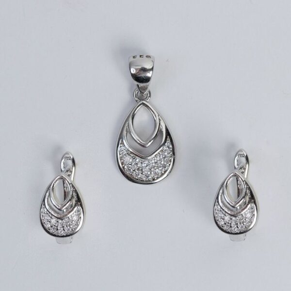 Leafy Shaped Sterling Silver pendant with Earrings